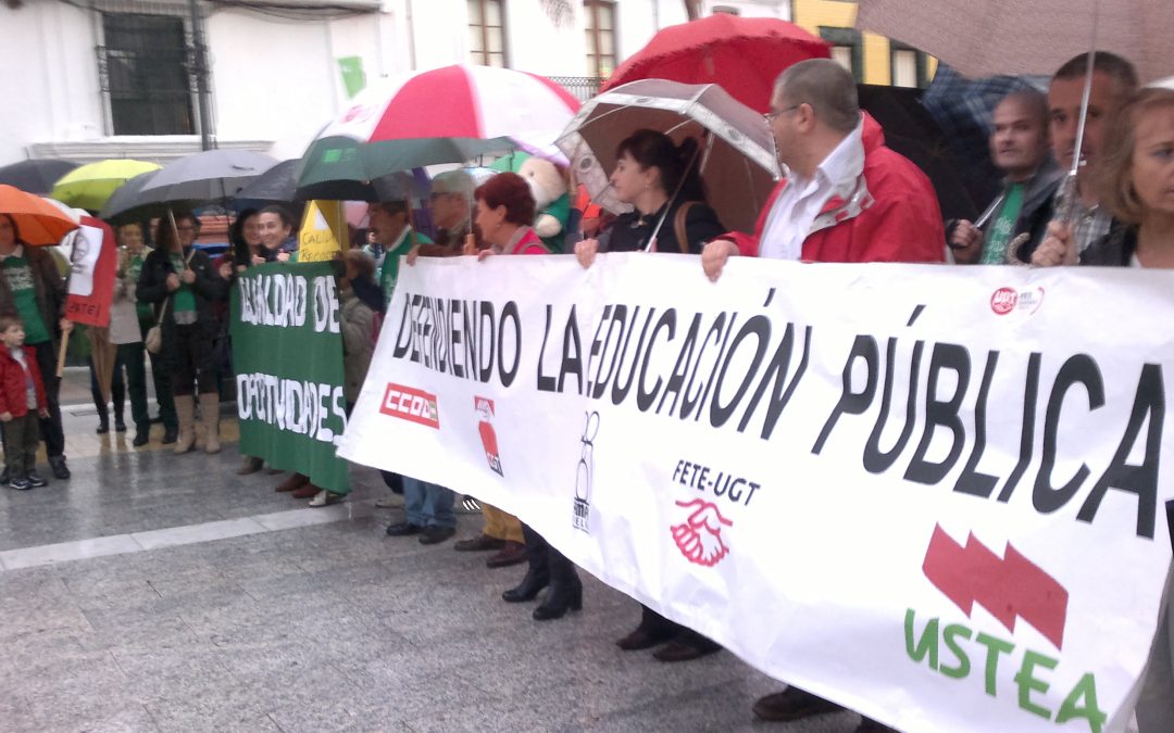 Valverde del Camino. USTEA estuvo manifestándose contra los recortes