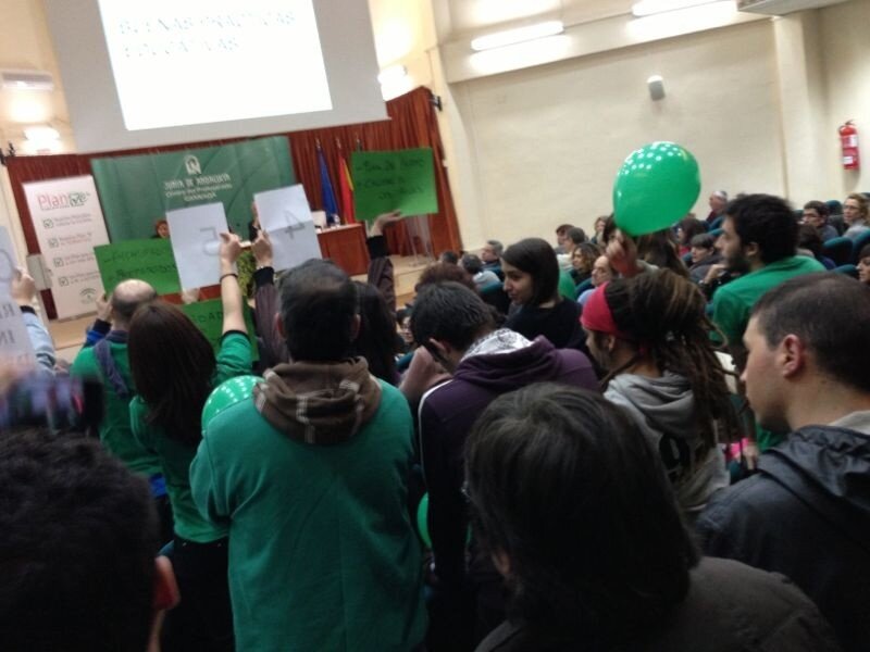 Caluroso recibimiento a Mar Moreno ayer en Granada