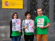 Padres y madres presionan a docentes para la huelga del 26 de octubre