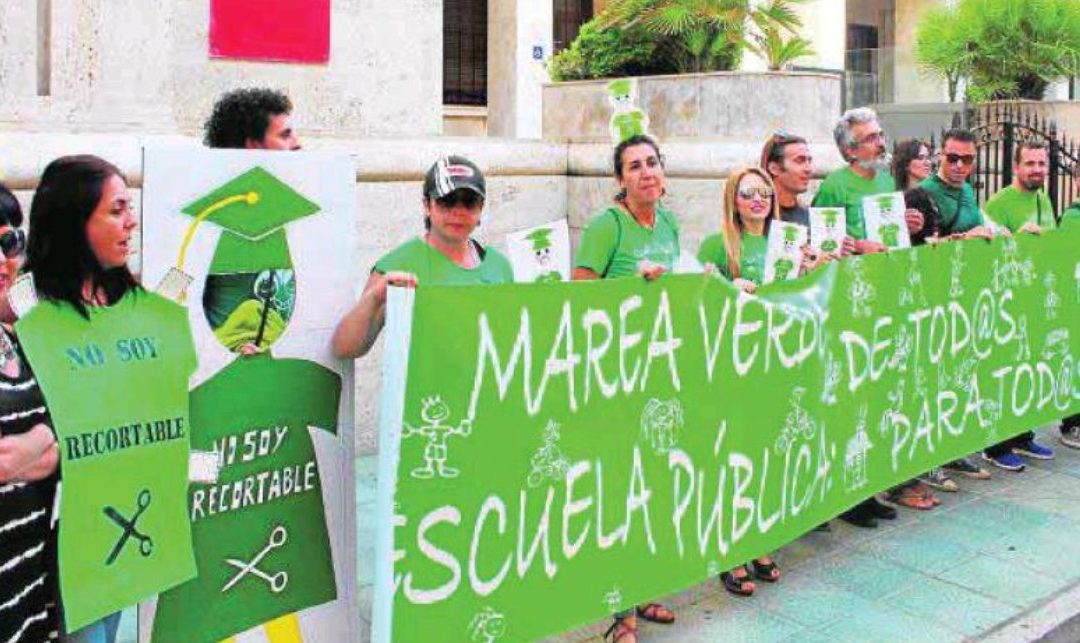 USTEA Almería también se manifestó contra los despidos masivos de Profesorado interino