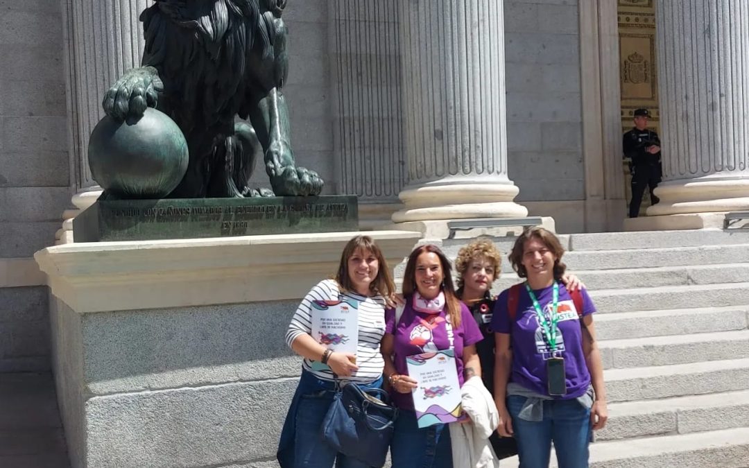 Reunión en el Congreso con parlamentarias de Unidas Podemos y PSOE